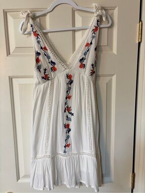 Jessica Simpson White Mini Dress with Blue and Orange Floral Embroidery